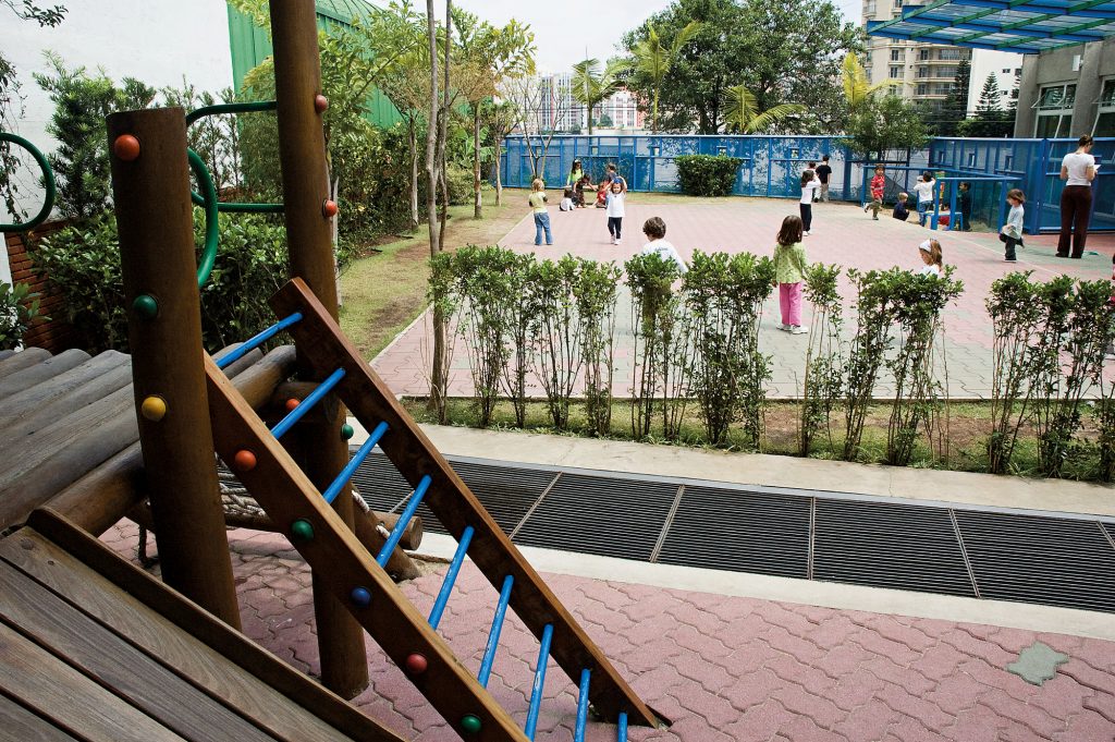 Escolas ajustam currículo para facilitar ingresso de alunos em universidades estrangeiras