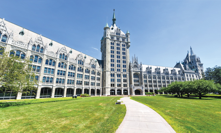 Prédio da State University of New York: matrículas reduzidas para incluir mais alunos no ensino superior