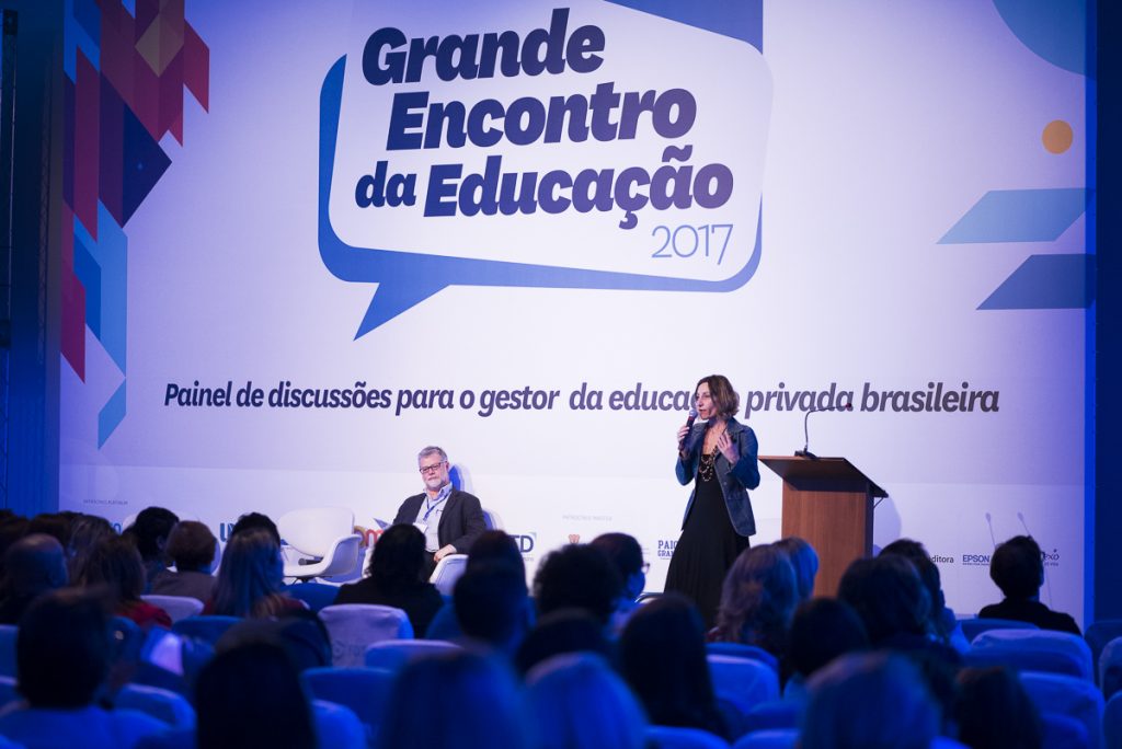Tatiana Klix, editora-chefe do portal Porvir, expôs dados de pesquisa que ouviu jovens brasileiros sobre o que desejam da educação. (Crédito: Gustavo Morita)
