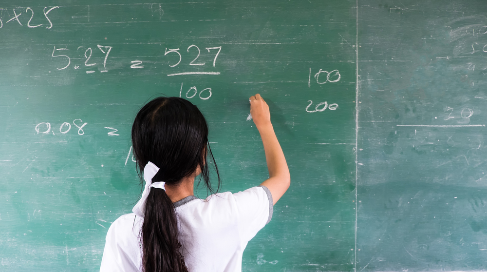 Desigualdade entre meninos e meninas no acesso à educação é pauta importante no debate educacional (Crédito: Shutterstock)